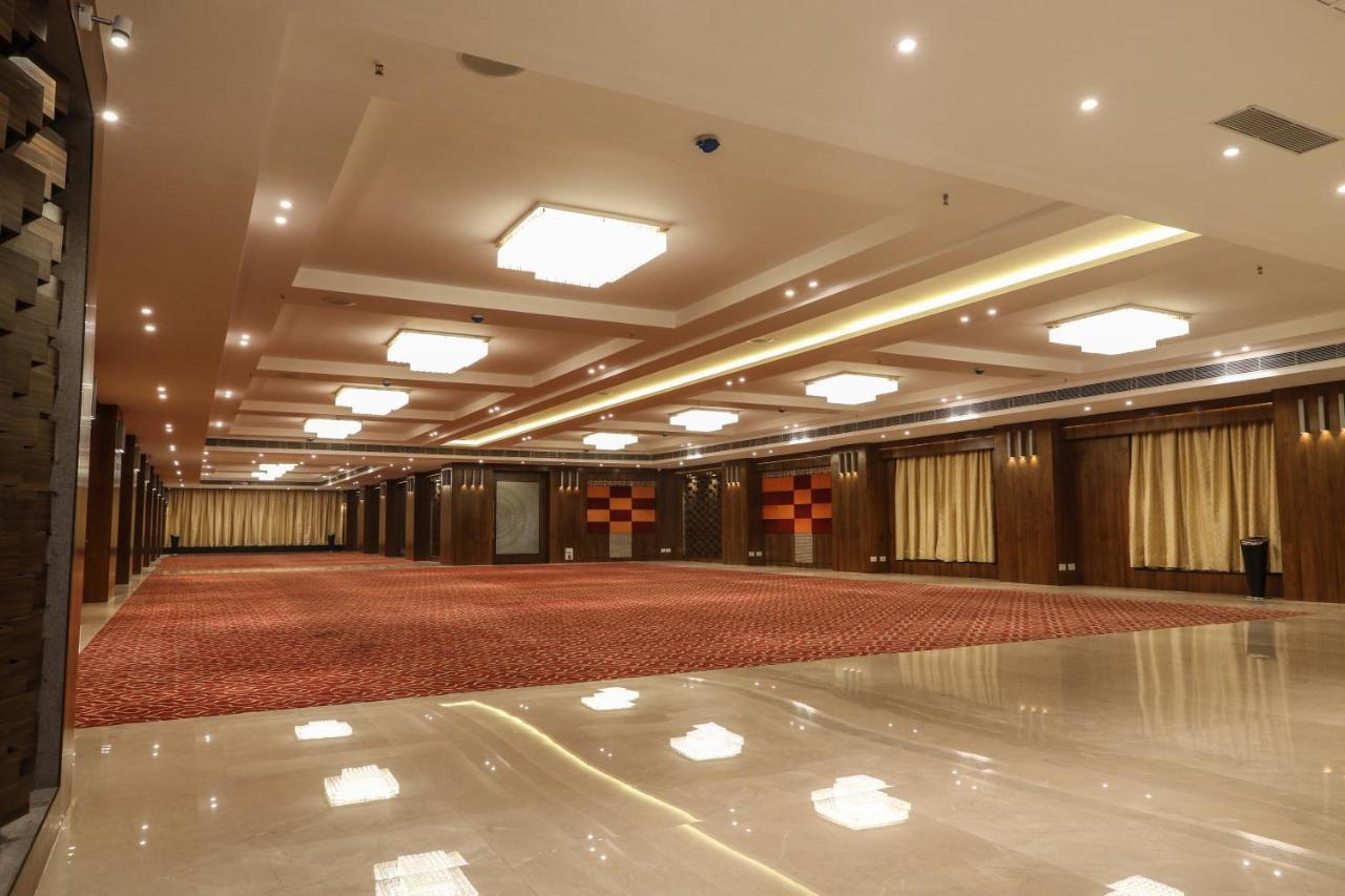 Отель The Grand Asansol Экстерьер фото
