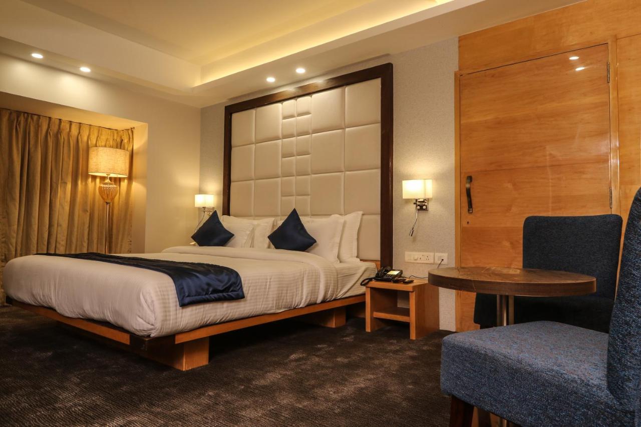 Отель The Grand Asansol Экстерьер фото