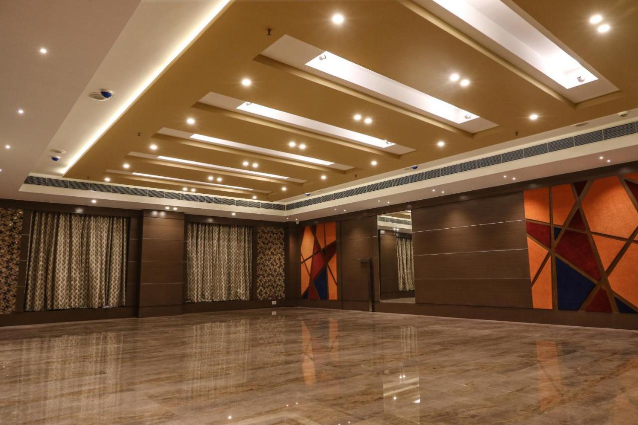 Отель The Grand Asansol Экстерьер фото