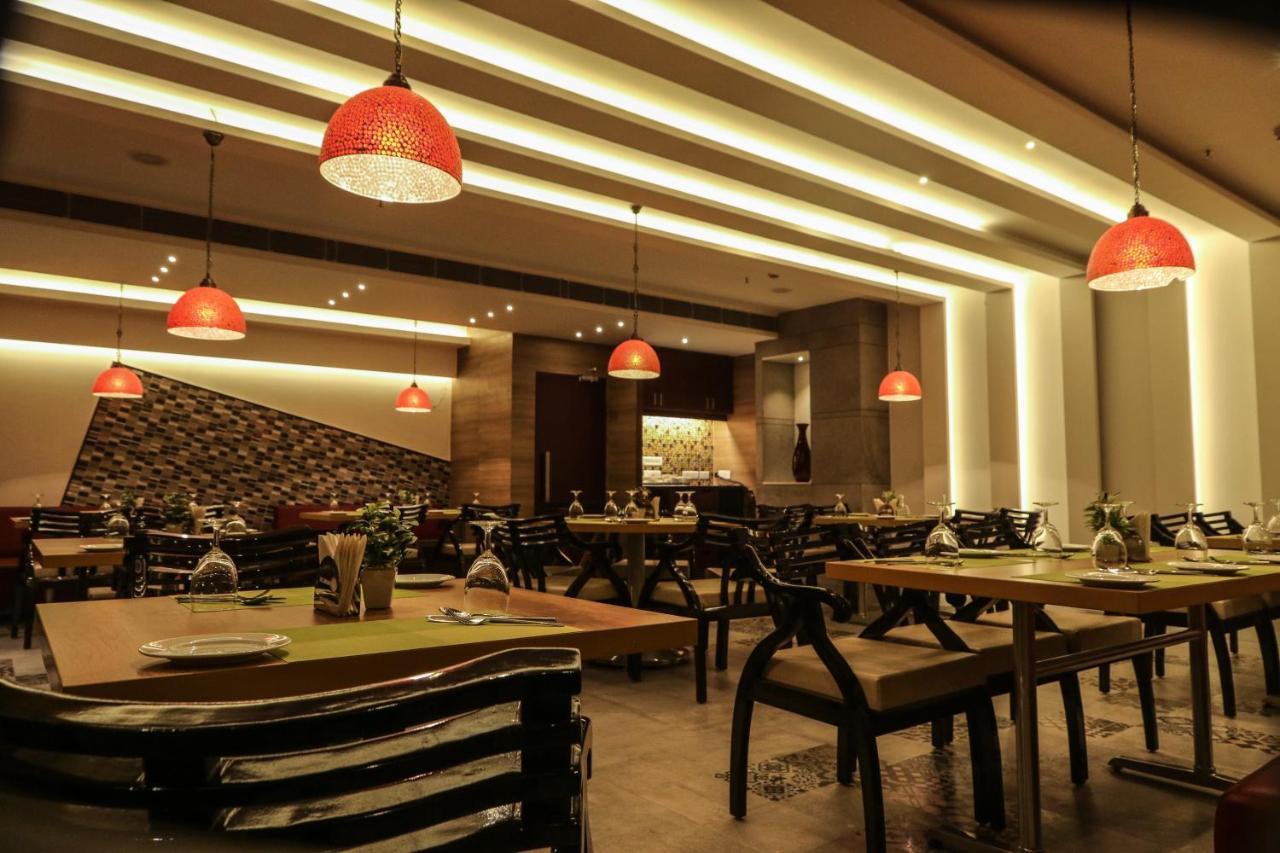 Отель The Grand Asansol Экстерьер фото