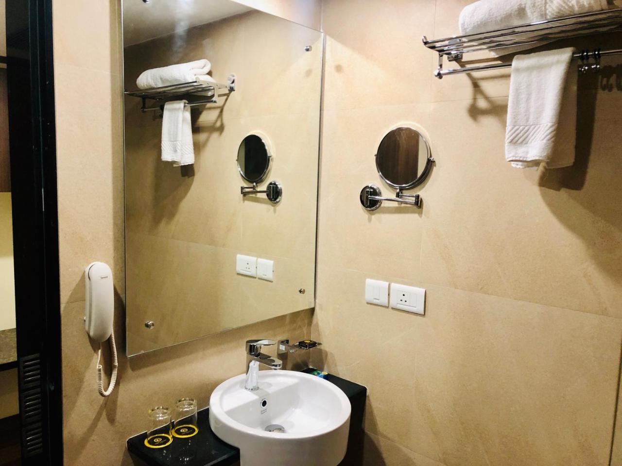 Отель The Grand Asansol Экстерьер фото